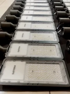 Lampu-DC-PJU-Philips-Three-In-One